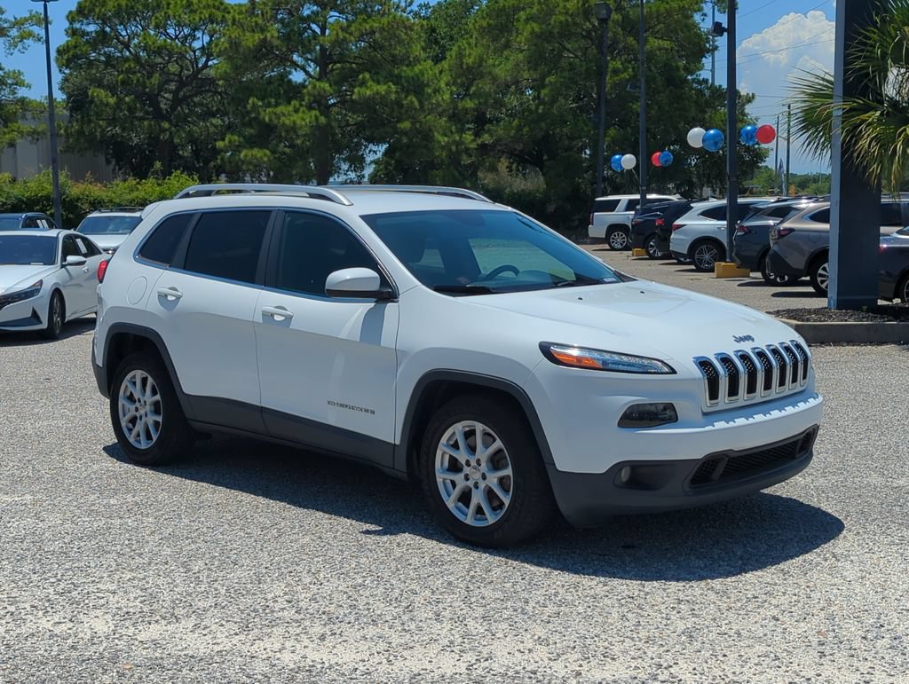 Used 2017 Jeep Cherokee Latitude FWD image 9