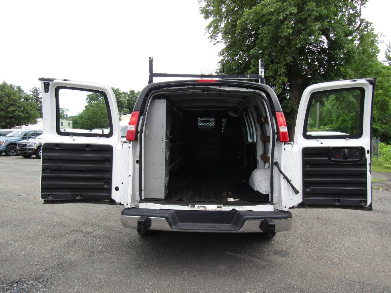 Used 2018 GMC Savana 2500 w/ Driver Convenience Package RWD image 18