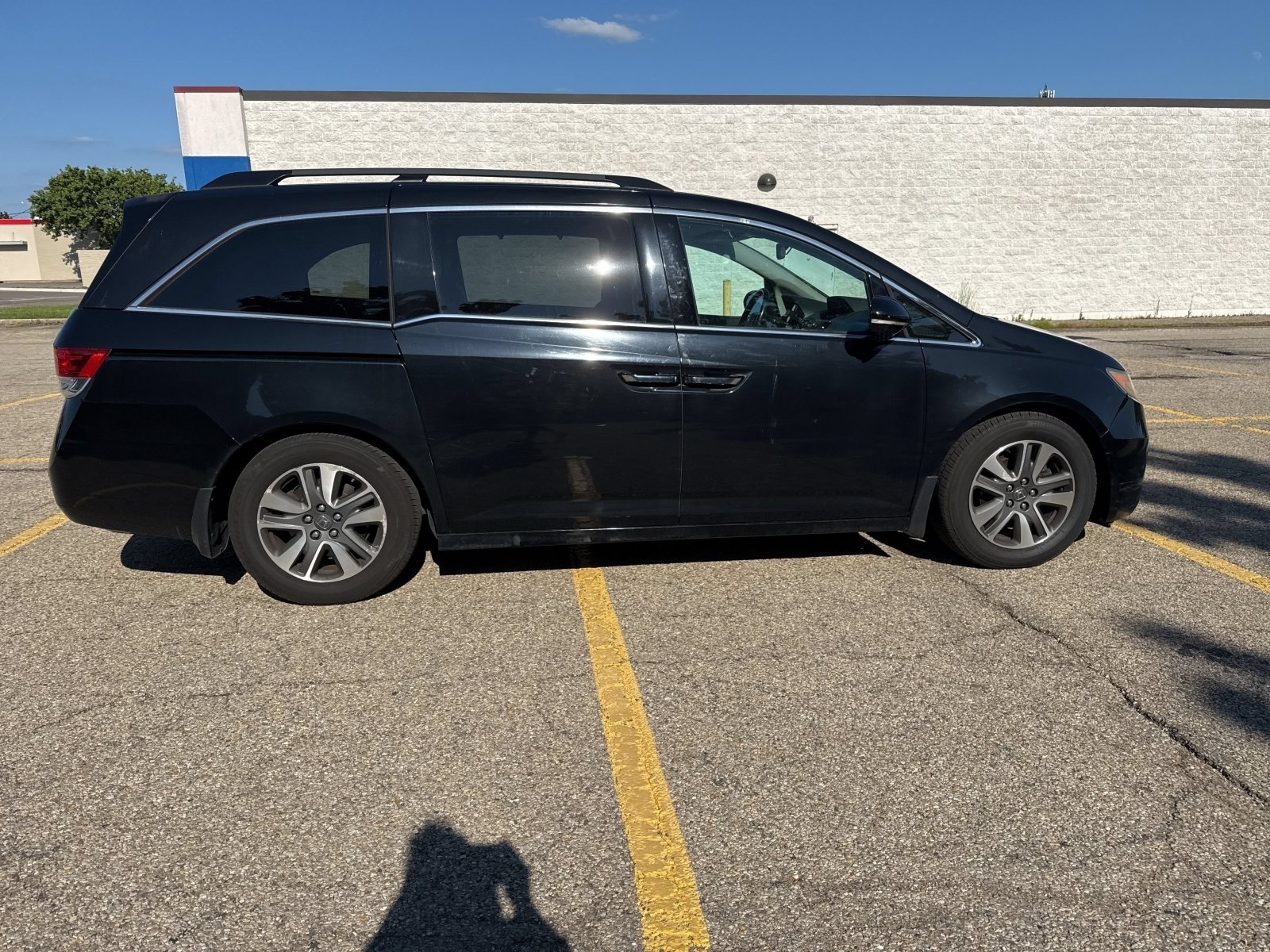 Used 2015 Honda Odyssey Touring Elite image 9