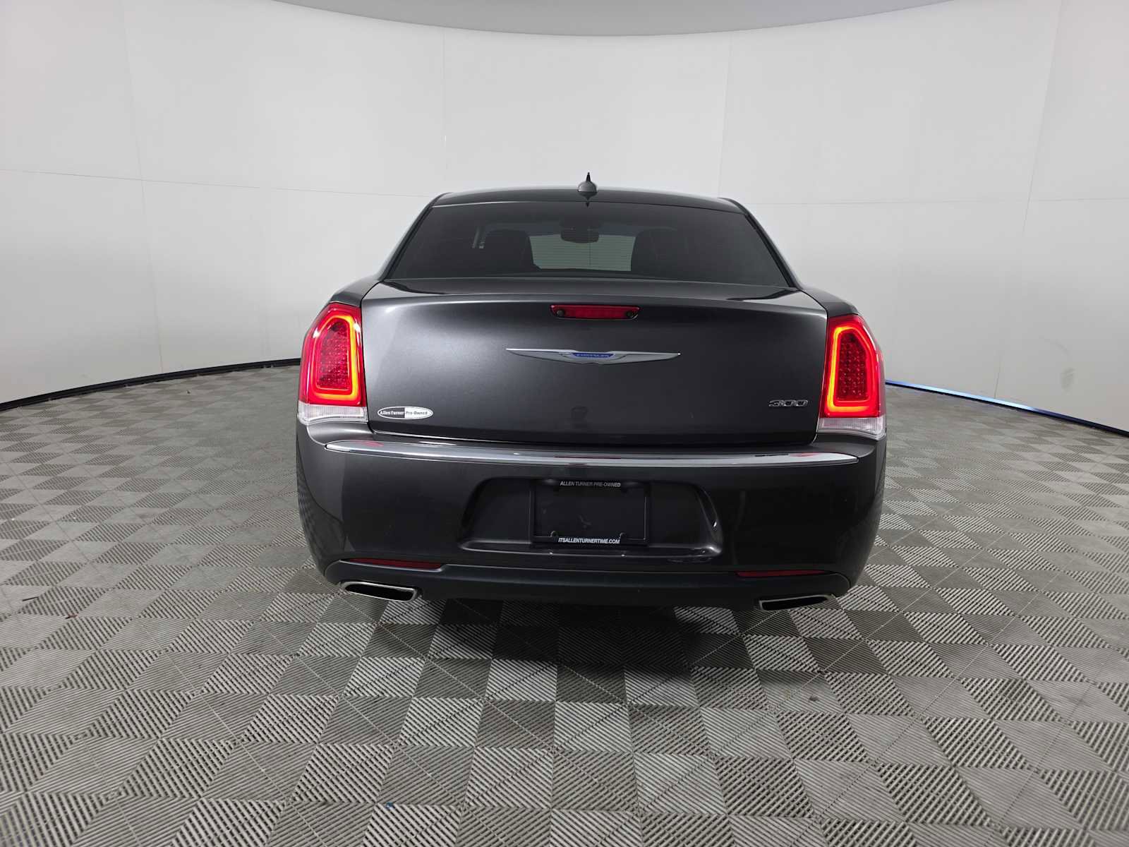 Used 2023 Chrysler 300 Touring image 7