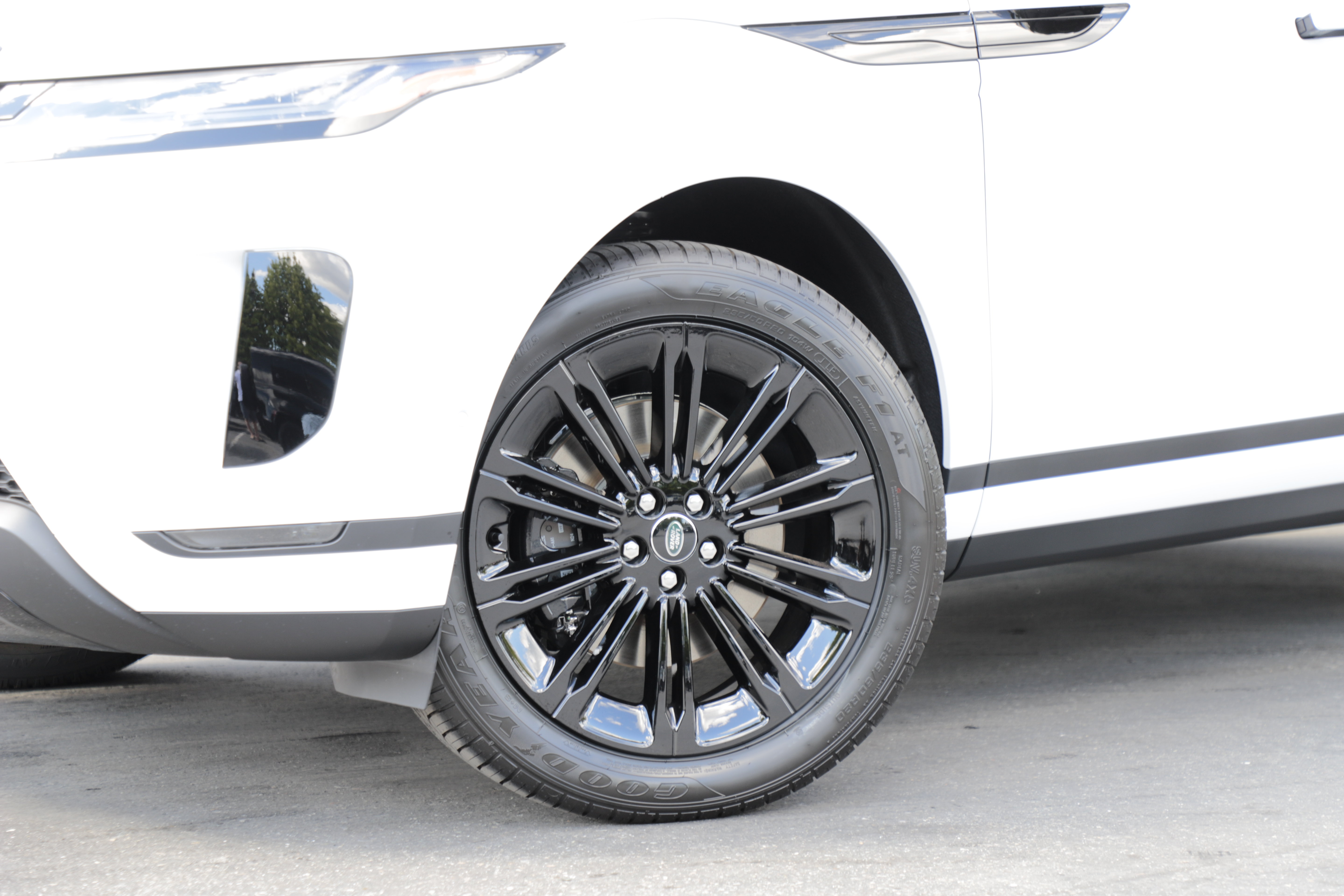 New 2026 Land Rover Range Rover Evoque S AWD/4WD image 2