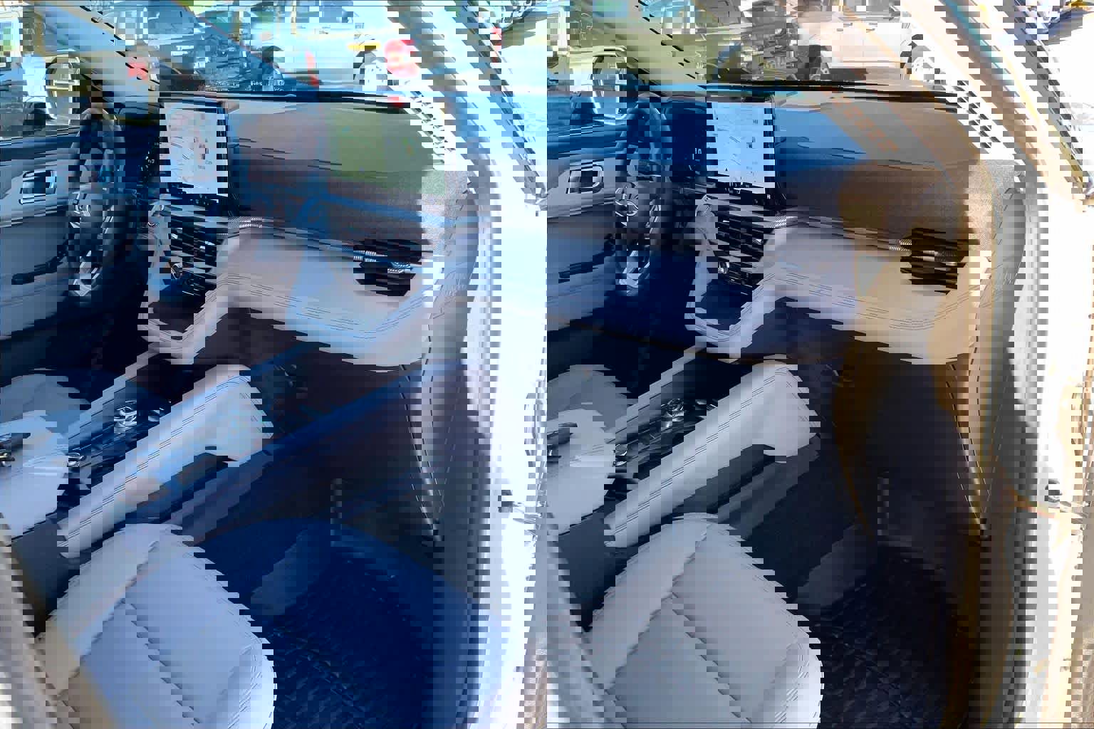 Used 2025 Ford Explorer Active w/ Active Comfort Package image 17