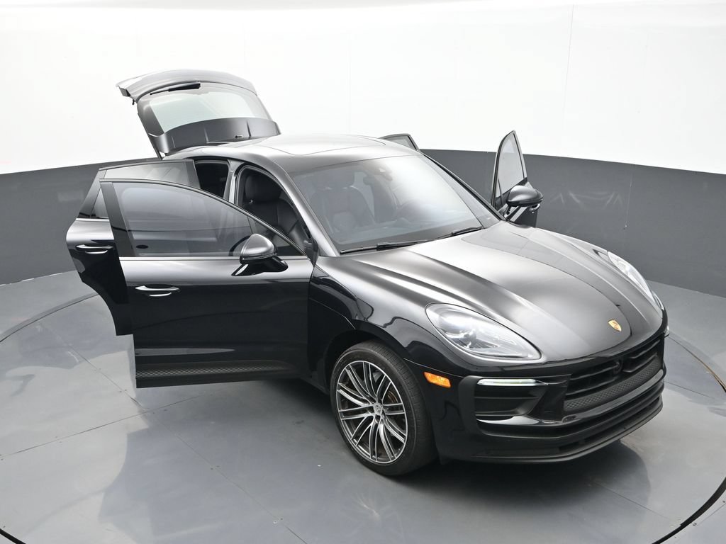 Certified 2023 Porsche Macan AWD/4WD image 32