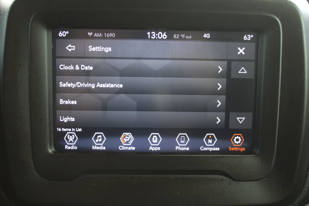 Used 2021 Jeep Renegade Latitude FWD image 46