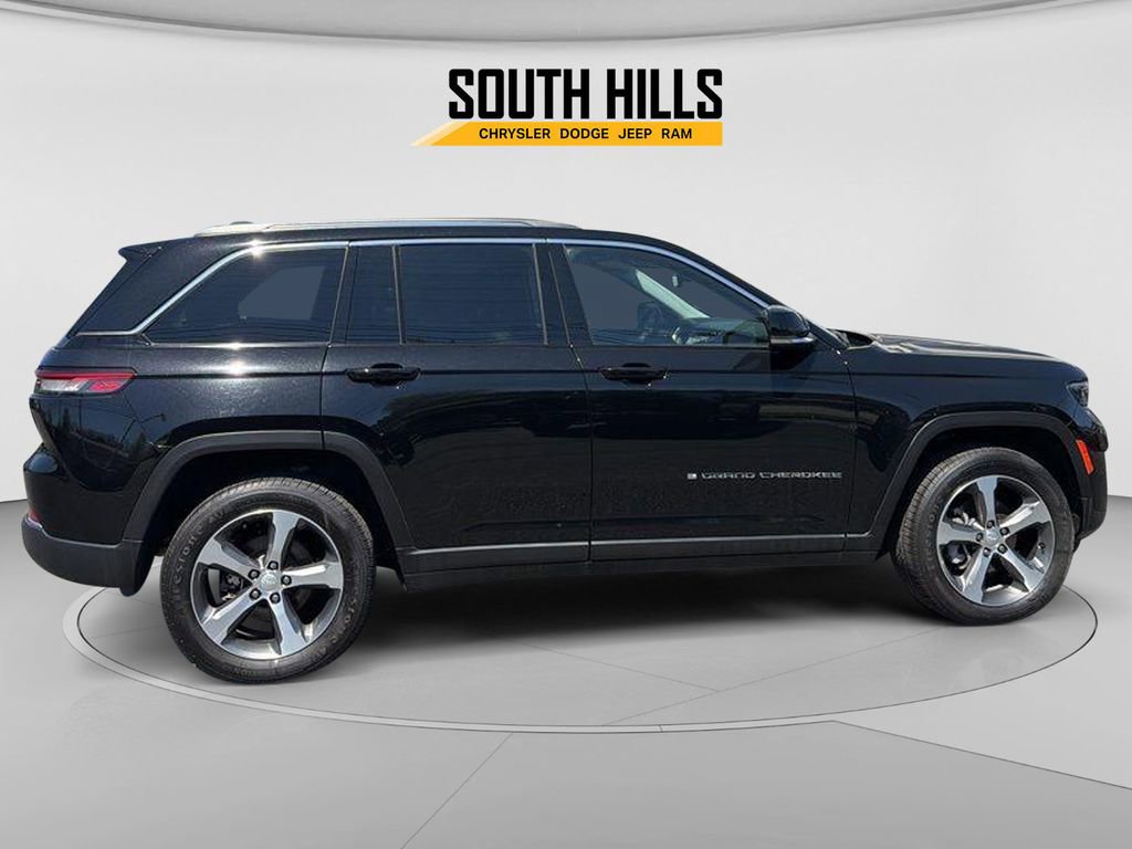 Certified 2023 Jeep Grand Cherokee Limited w/ Trailer Tow Prep Group (B) image 6