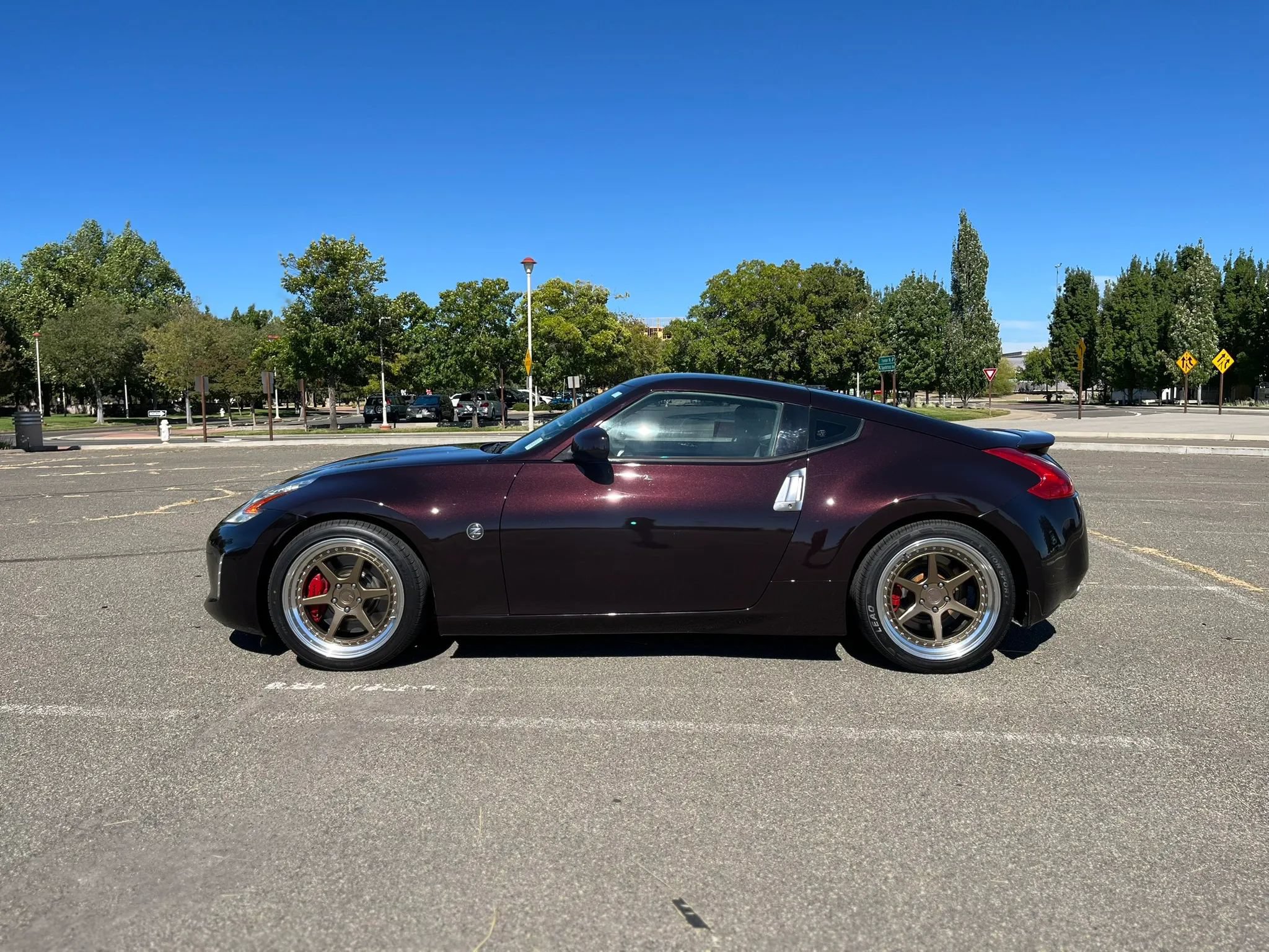 Used 2014 Nissan 370Z Coupe w/ Sport Package RWD image 9