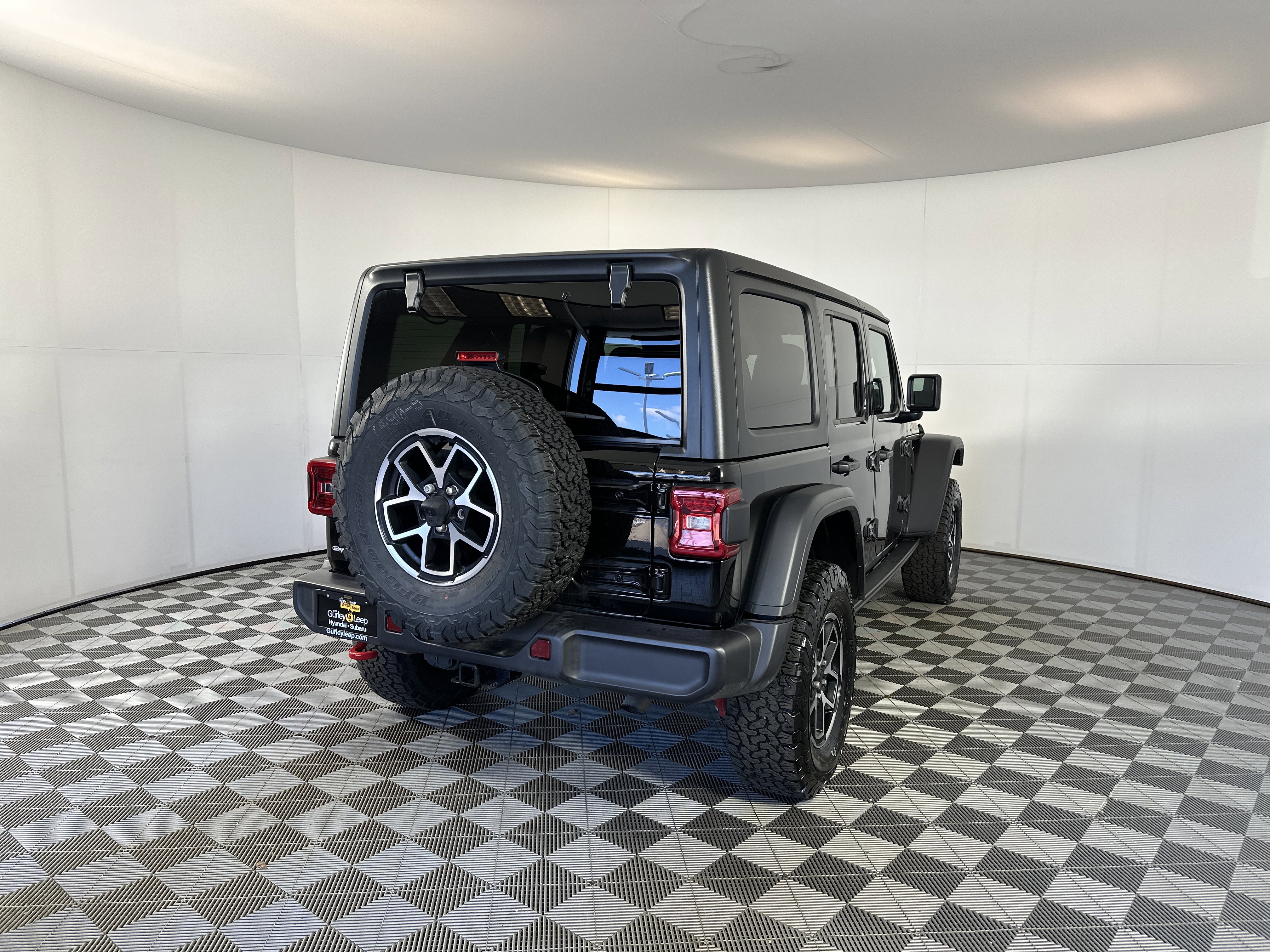 Used 2024 Jeep Wrangler Unlimited Rubicon w/ Technology Group image 10