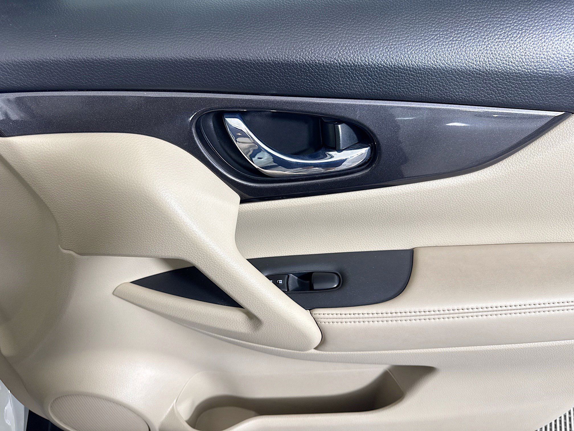 Used 2019 Nissan Rogue SV w/ Premium Package image 31