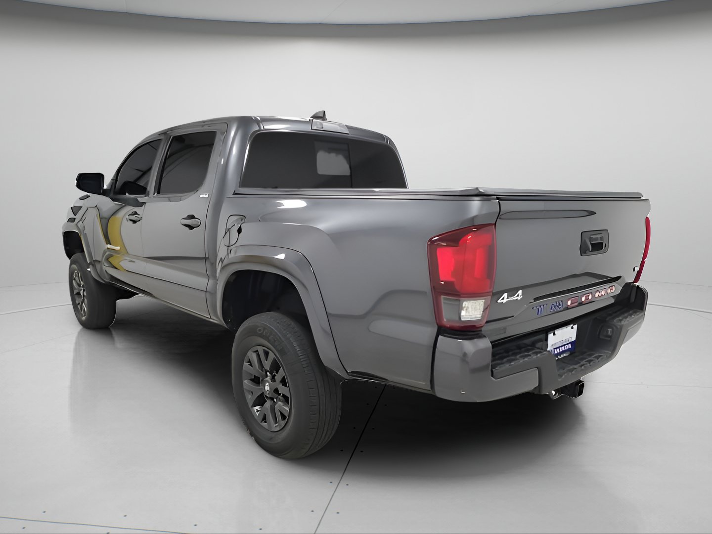 Used 2021 Toyota Tacoma SR5 w/ Technology Package AWD/4WD image 5