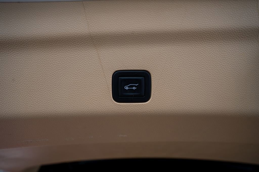 Used 2021 Cadillac Escalade Premium Luxury image 59