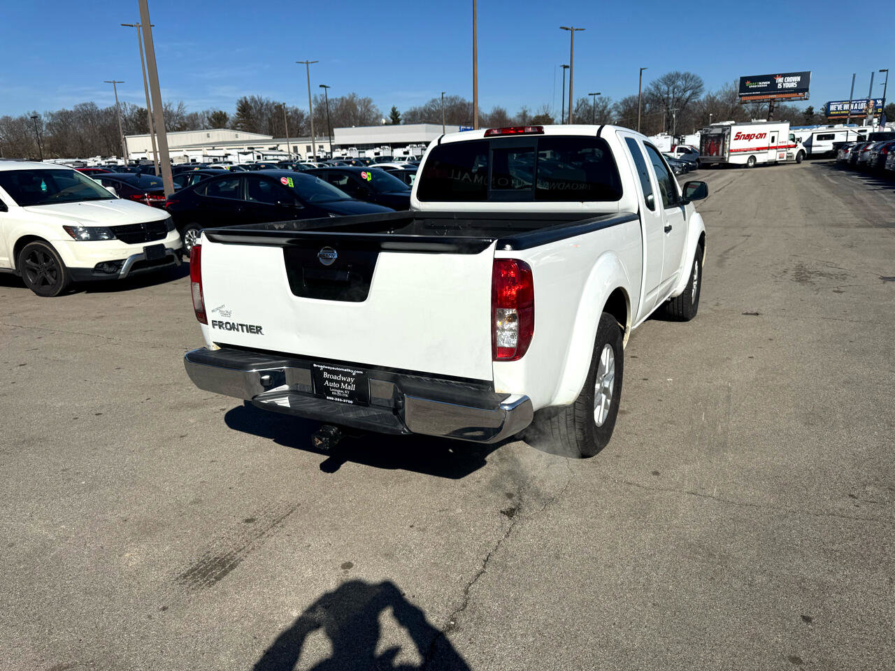 Used 2015 Nissan Frontier SV image 3