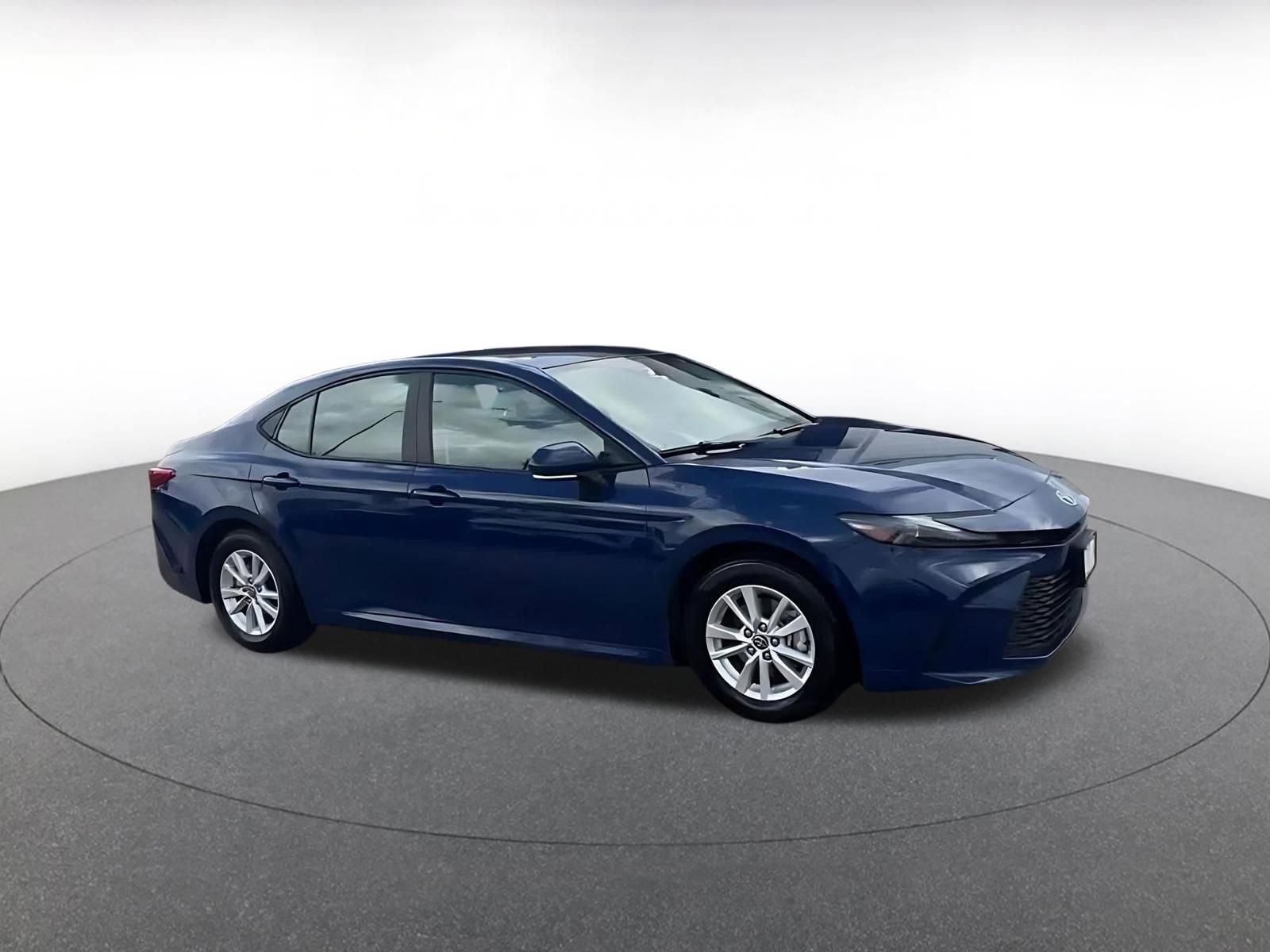 Used 2025 Toyota Camry LE image 2