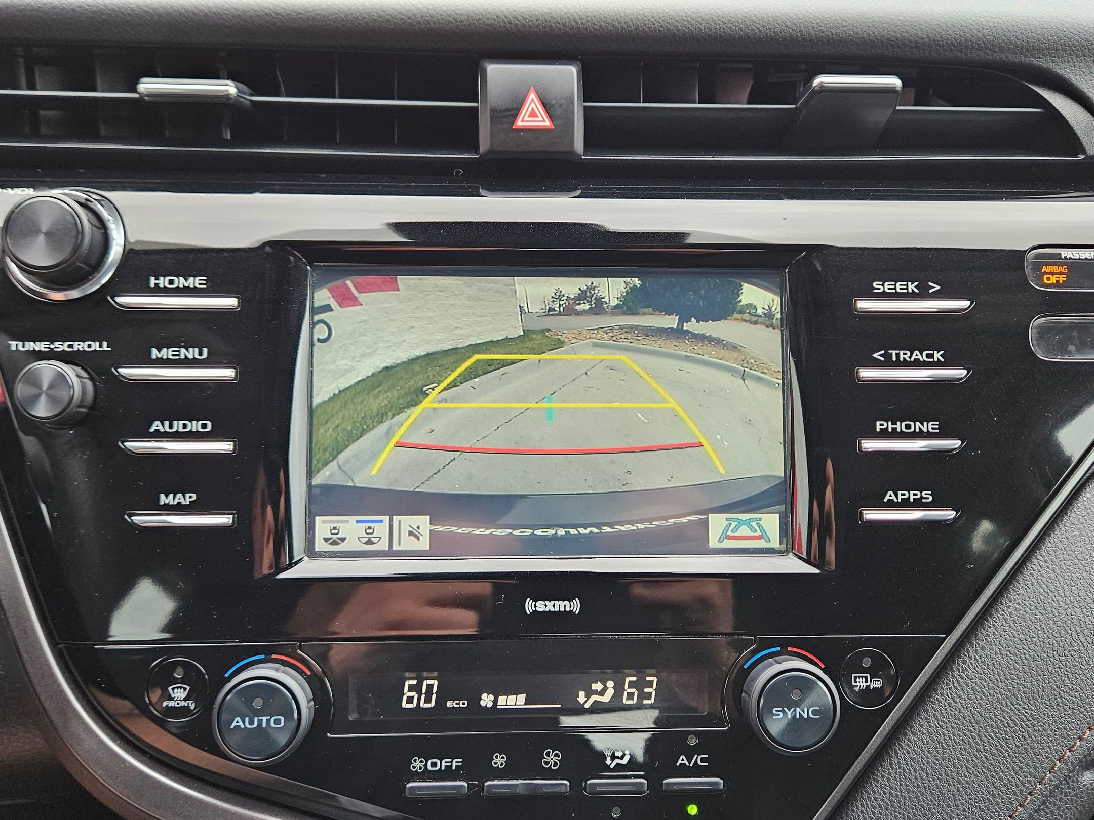 Used 2020 Toyota Camry LE image 32