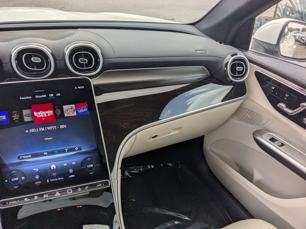 Certified 2025 Mercedes-Benz GLC 350e 4MATIC image 4