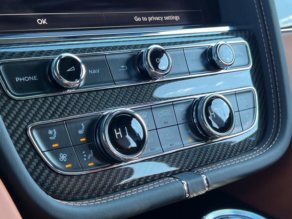 Certified 2025 Bentley Bentayga image 38