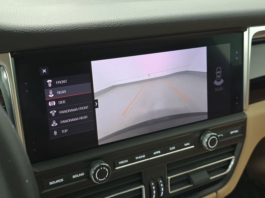 Used 2021 Porsche Macan AWD/4WD image 18