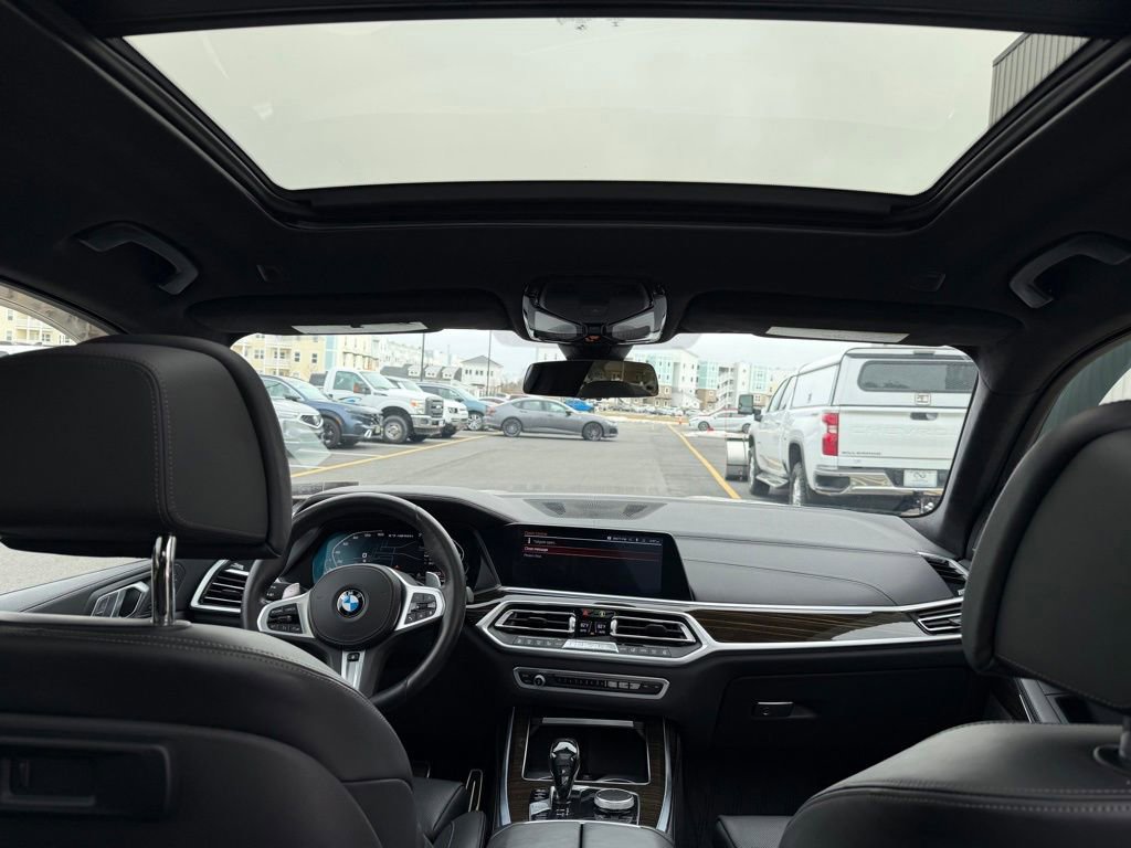 Used 2020 BMW X7 M50i w/ Luxury Seating Package image 18