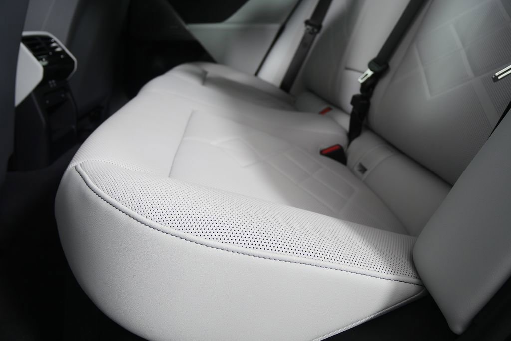 New 2026 BMW i5 eDrive40 w/ M Sport Package image 14