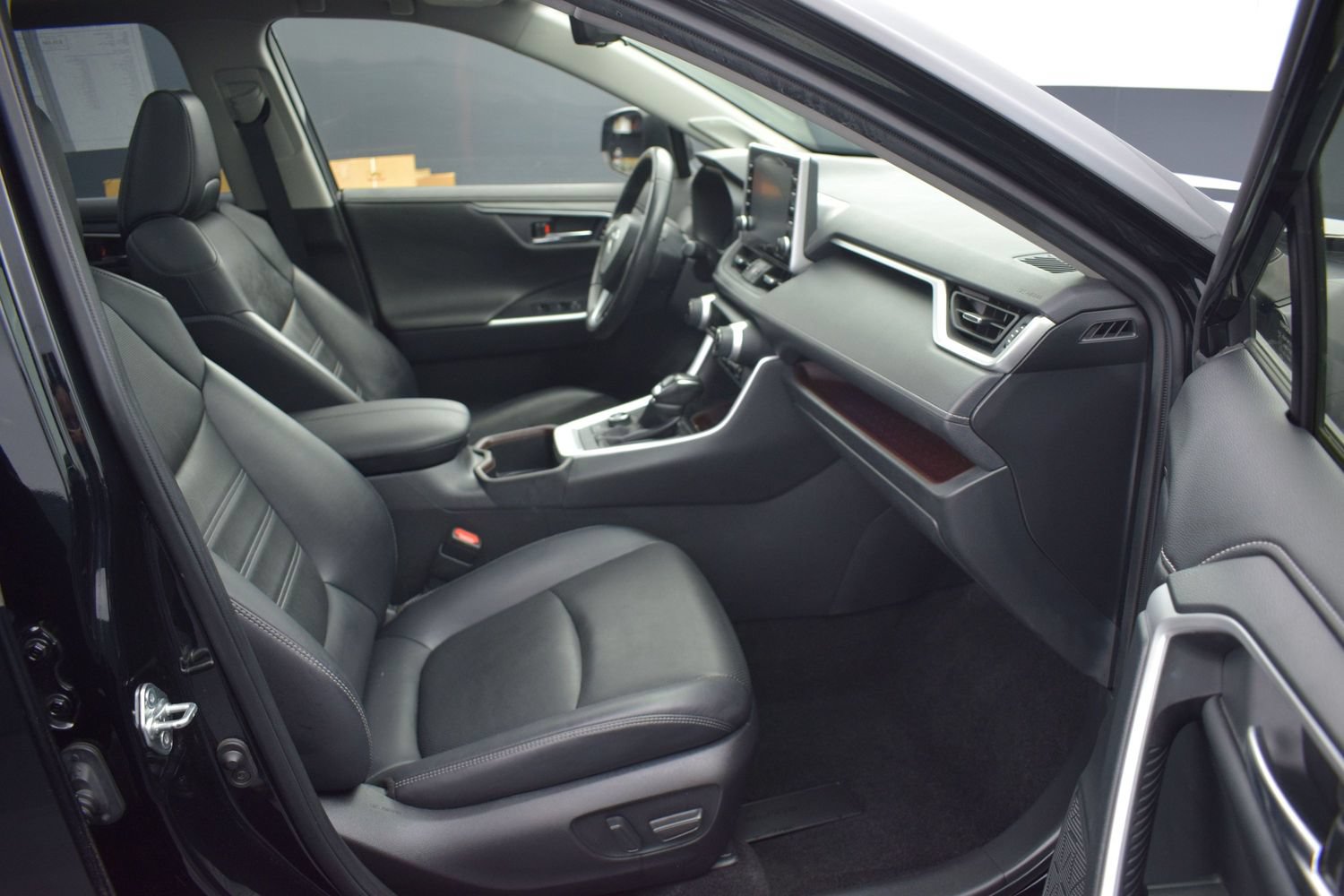 Used 2022 Toyota RAV4 Limited AWD/4WD image 10