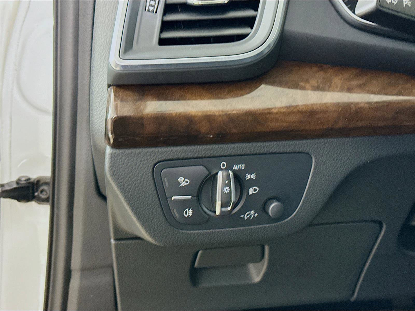 Used 2020 Audi Q5 2.0T Premium w/ Convenience Package image 14