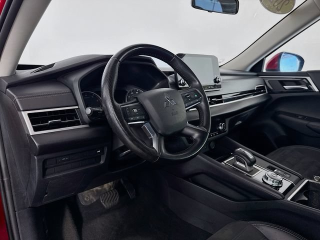 Used 2024 Mitsubishi Outlander SE FWD image 9