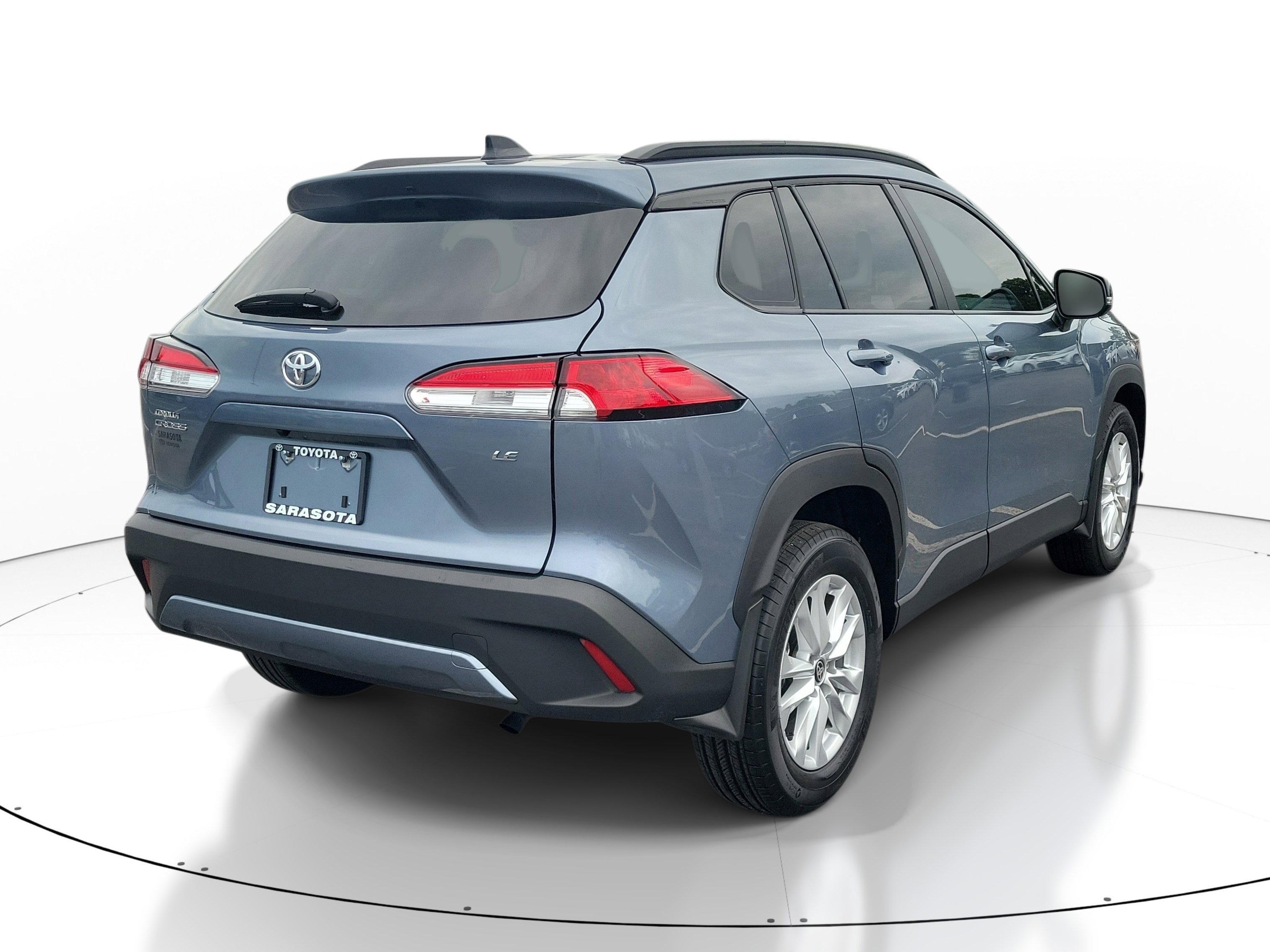 Used 2025 Toyota Corolla Cross LE FWD image 6