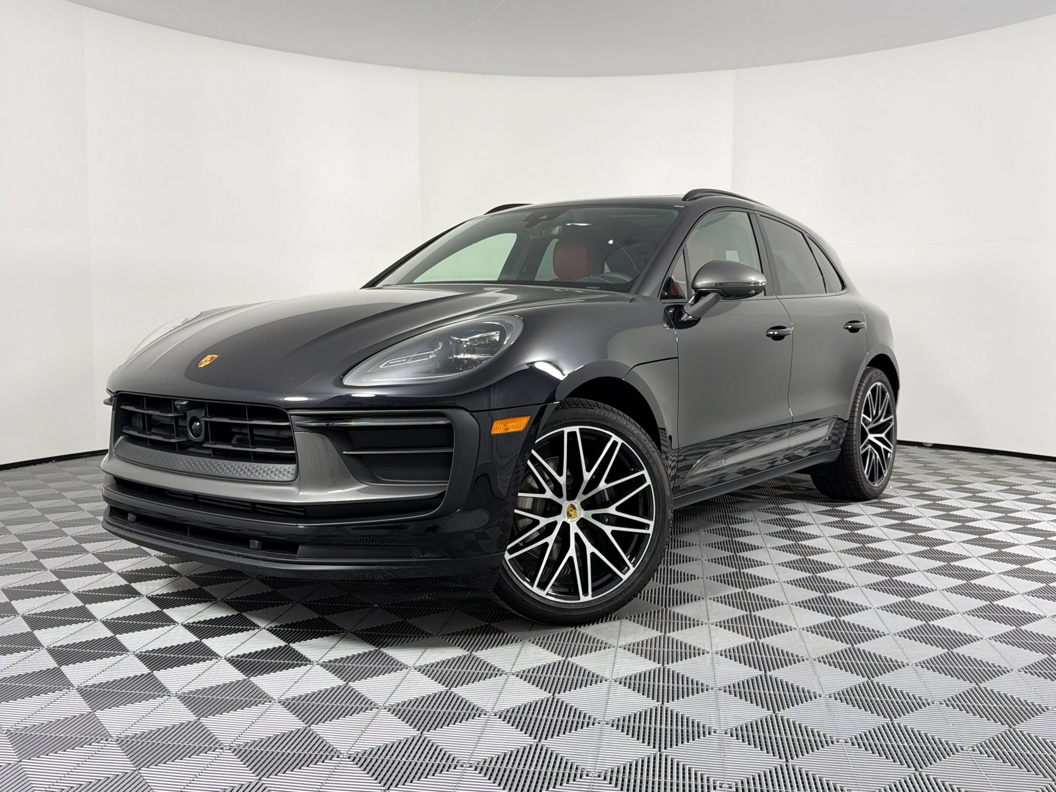 New 2026 Porsche Macan AWD/4WD image 1