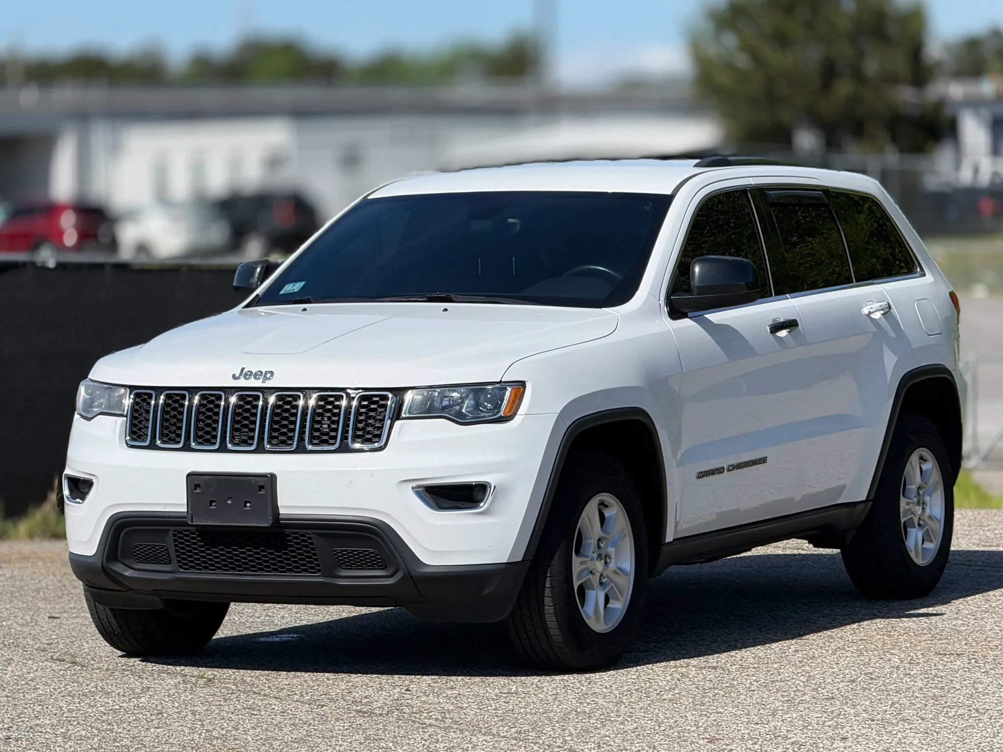 Used 2017 Jeep Grand Cherokee Laredo w/ Quick Order Package 23E AWD/4WD image 6
