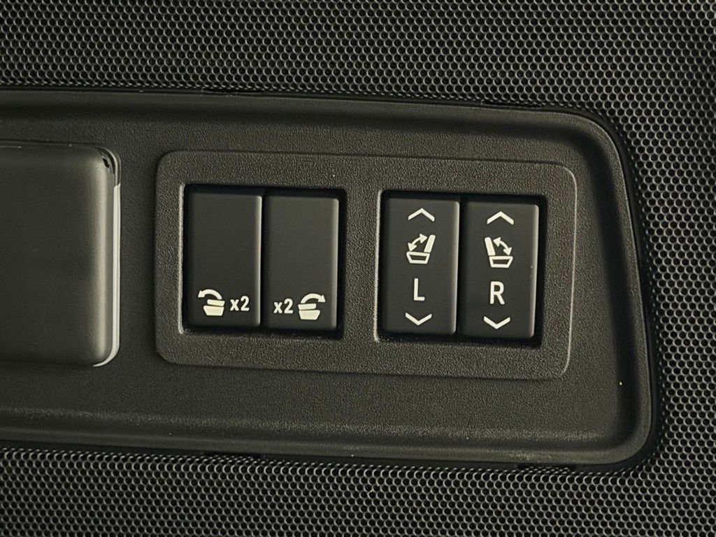 Used 2024 Cadillac Escalade ESV Premium Luxury image 24