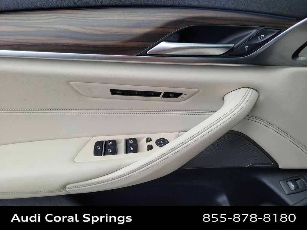 Used 2021 BMW 530e w/ Premium Package image 27