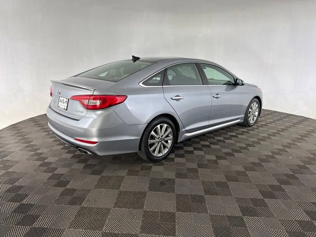Used 2016 Hyundai Sonata Limited w/ Option Group 05 FWD image 7