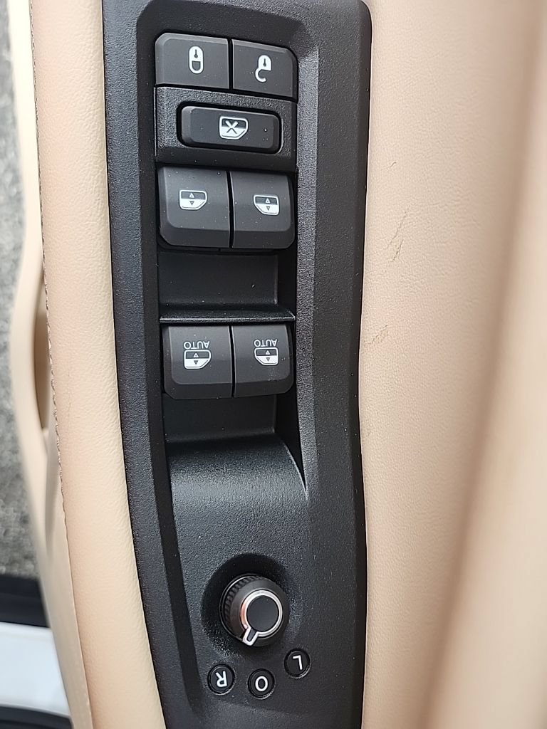 New 2026 Jeep Grand Cherokee Limited w/ Luxury Tech Group II RWD image 22