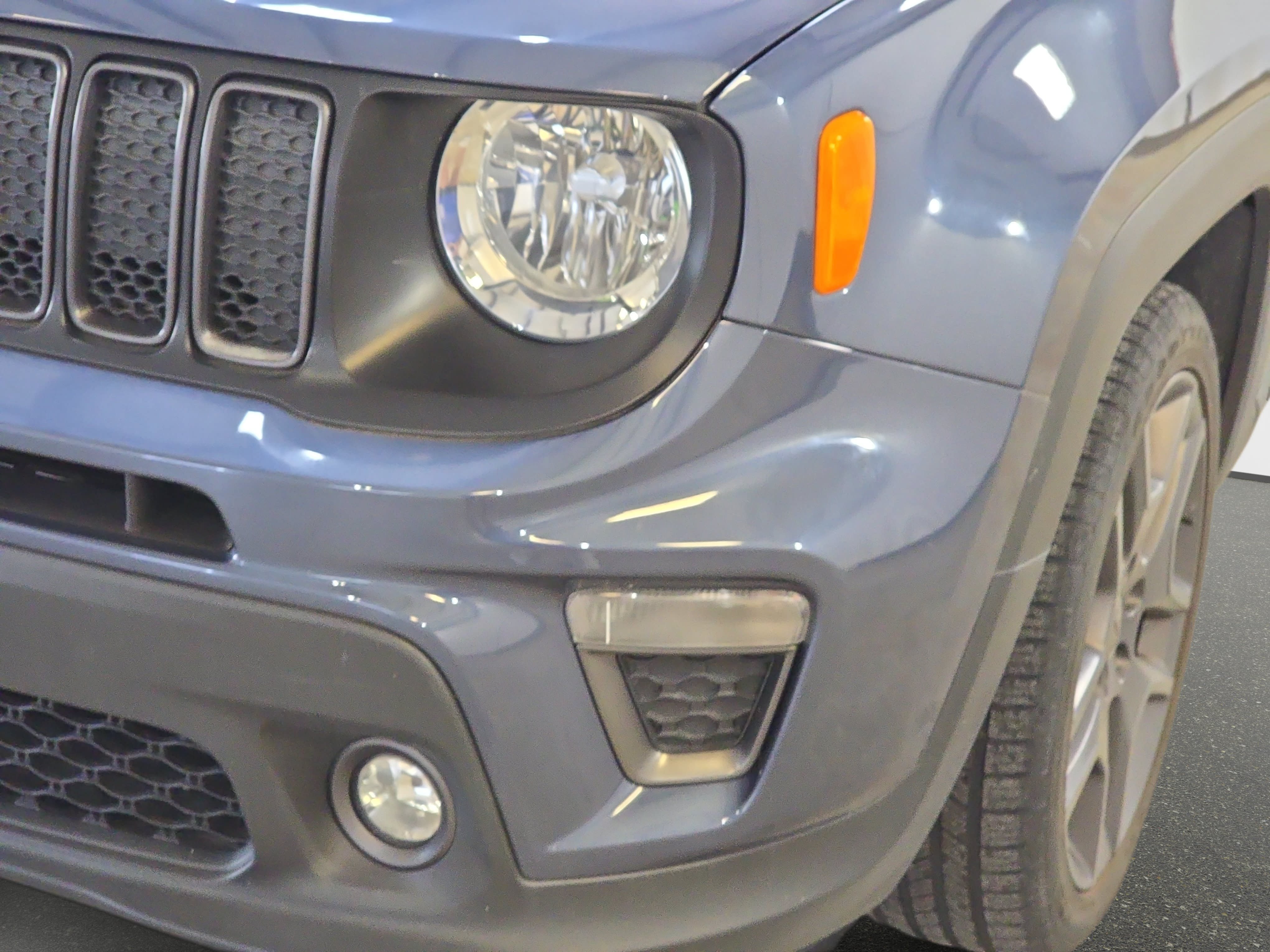 Used 2021 Jeep Renegade Latitude FWD image 28