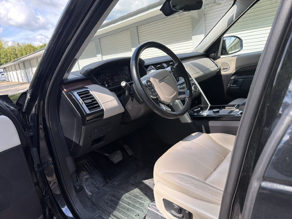 Used 2018 Land Rover Discovery HSE AWD/4WD image 4