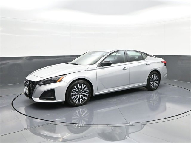 Used 2024 Nissan Altima 2.5 SV image 1