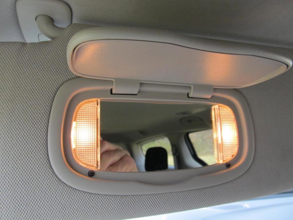 Used 2023 Chrysler Voyager LX image 75