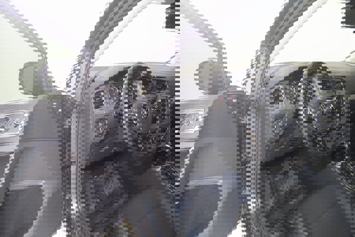 Used 2017 Volkswagen Golf Wolfsburg Edition image 44