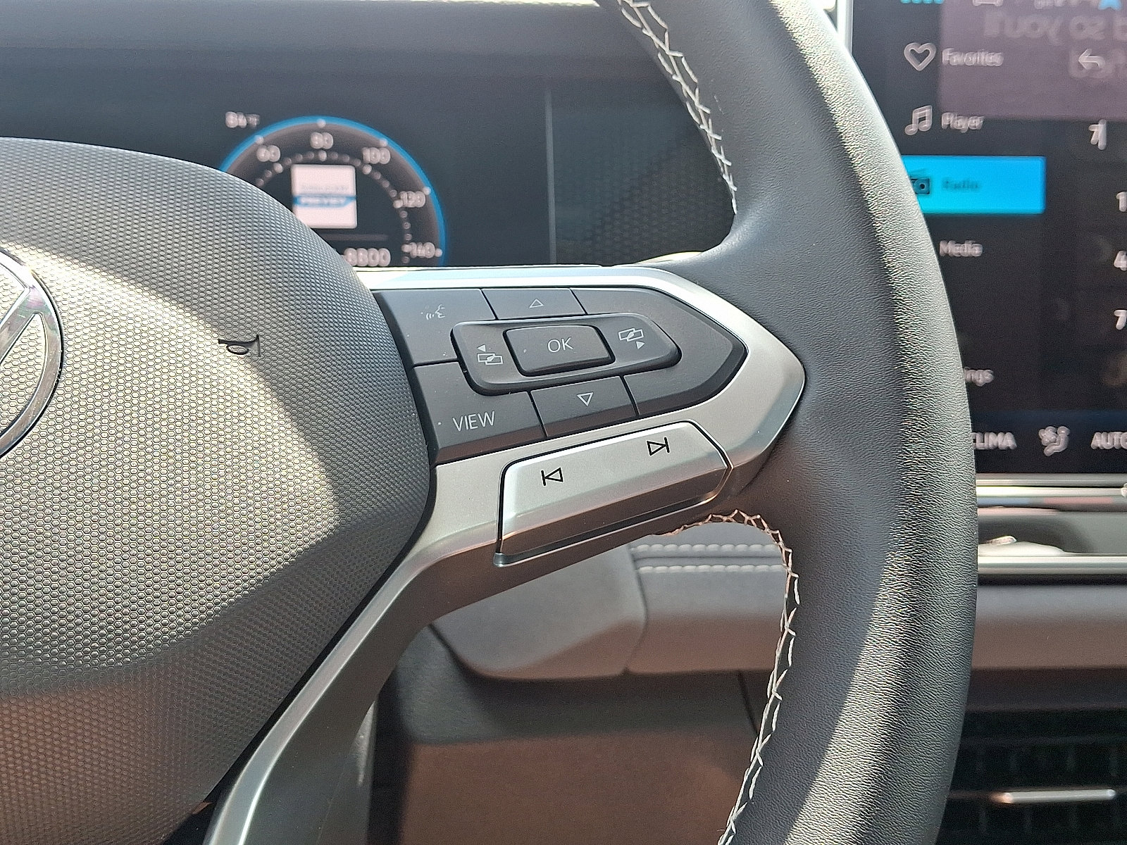 Certified 2025 Volkswagen Tiguan SE image 20