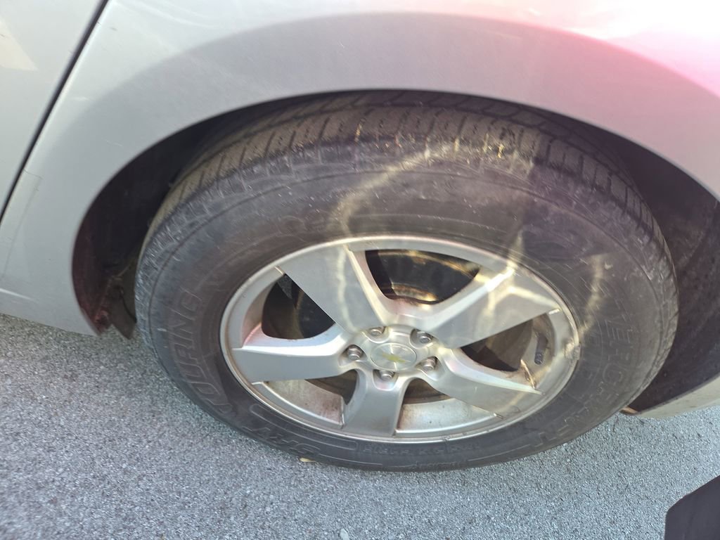 Used 2016 Chevrolet Cruze LT w/ Sun And Sound Package image 9