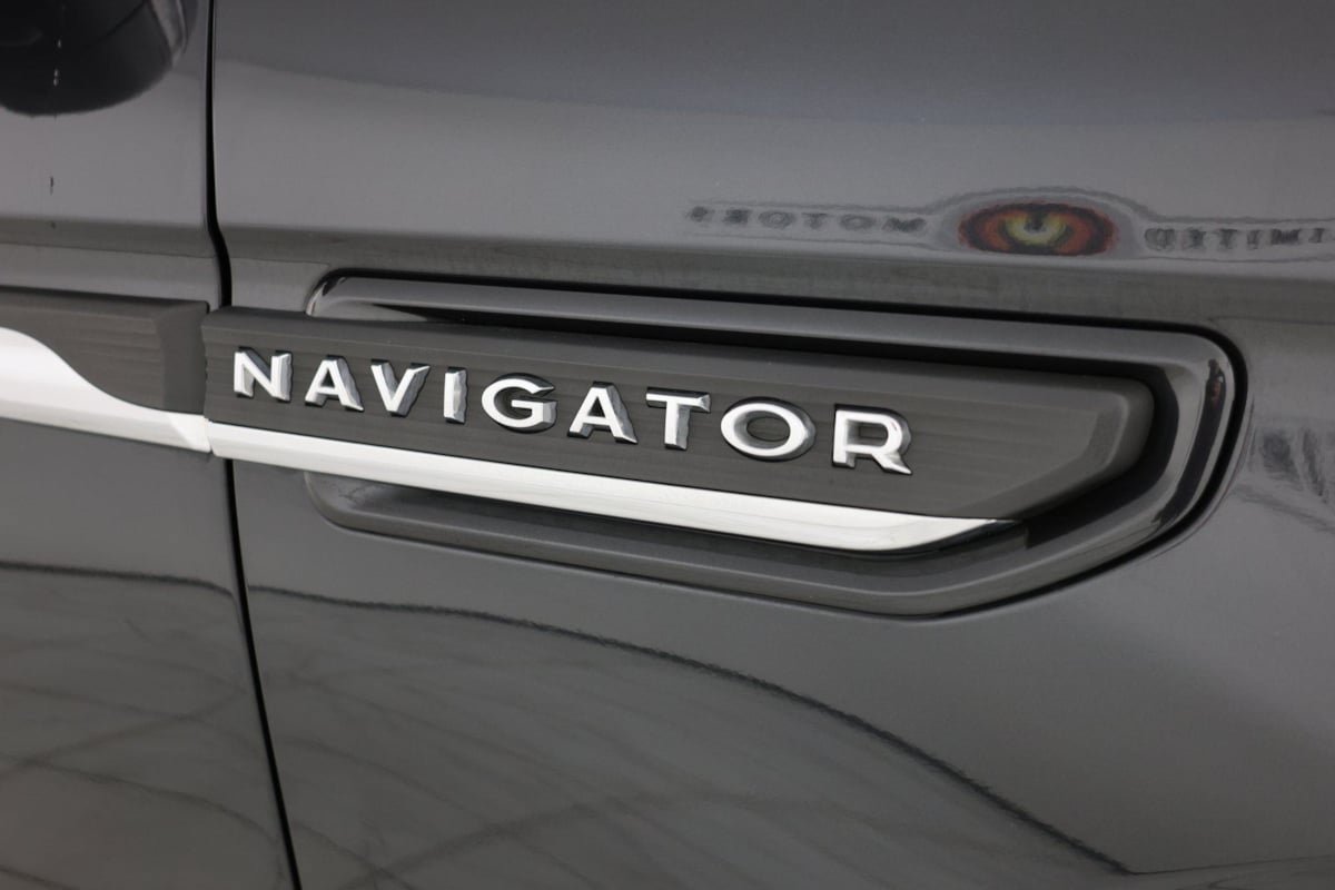 Used 2023 Lincoln Navigator Reserve AWD/4WD image 17