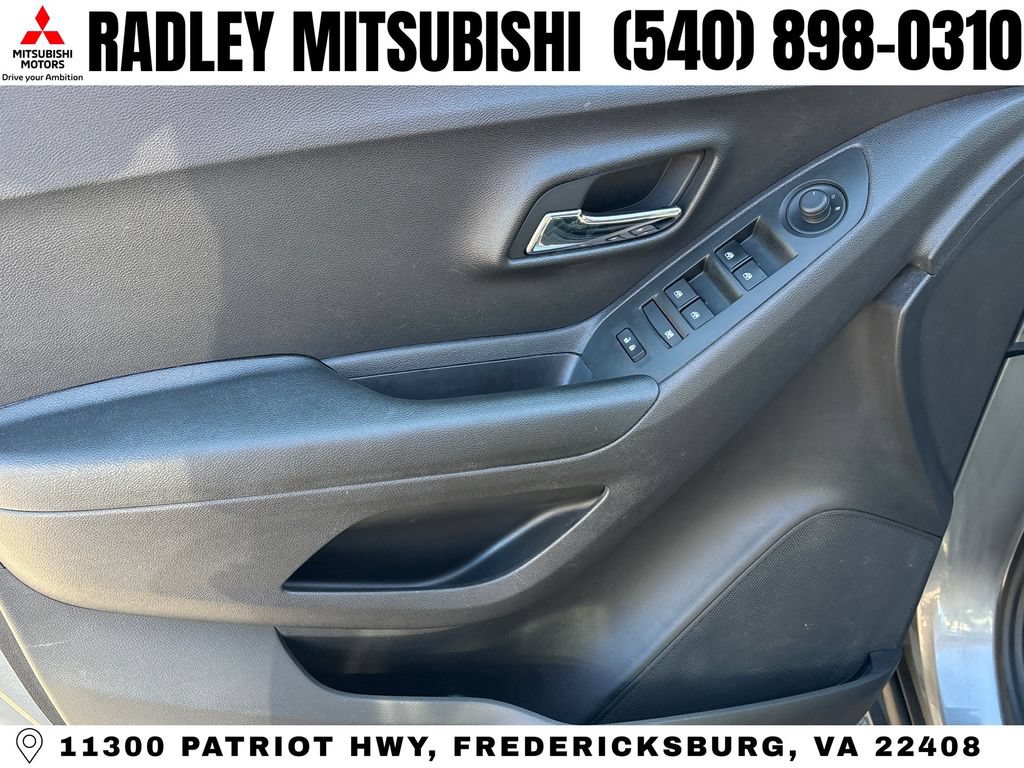 Used 2020 Chevrolet Trax LS w/ Tint and Cruise Package FWD image 5