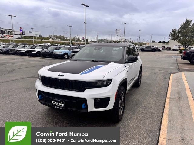 Used 2022 Jeep Grand Cherokee Trailhawk w/ Advanced Protech Group II AWD/4WD image 2