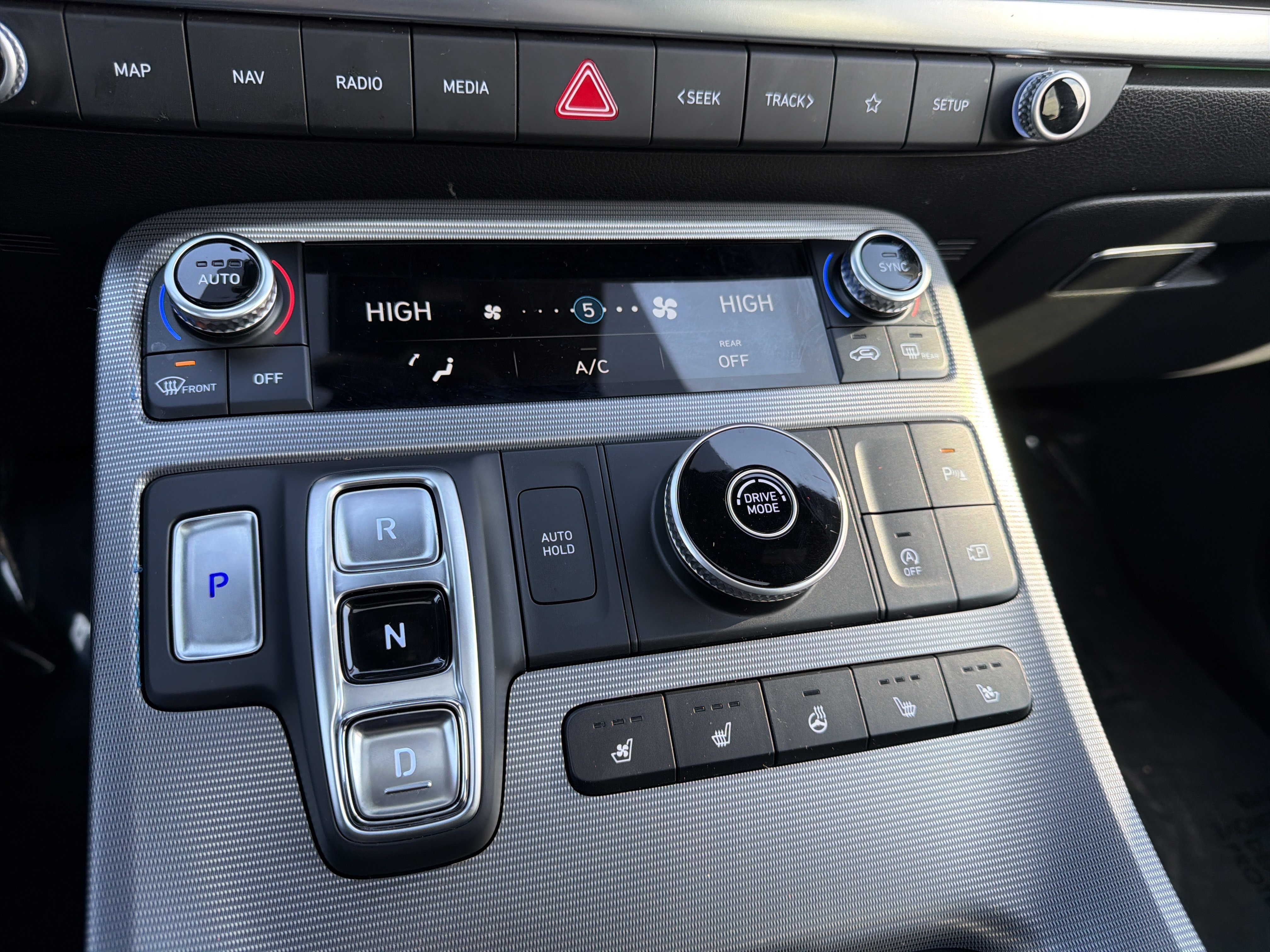 Used 2024 Hyundai Palisade Calligraphy image 24