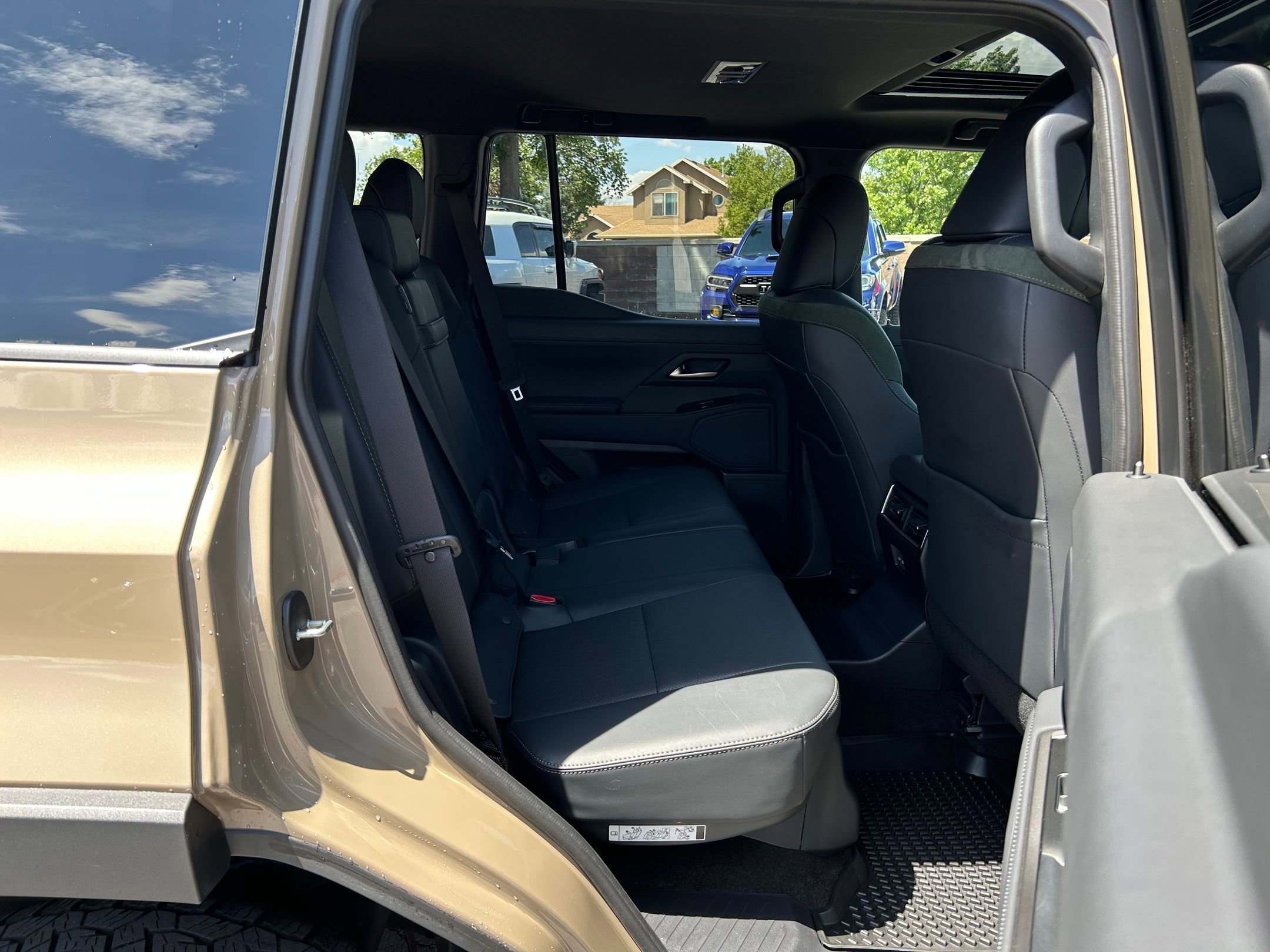Used 2025 Lexus GX 550 w/ Accessory Package (CT) AWD/4WD image 26