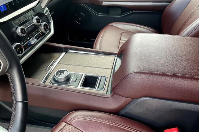 Used 2024 Ford Expedition Limited image 16