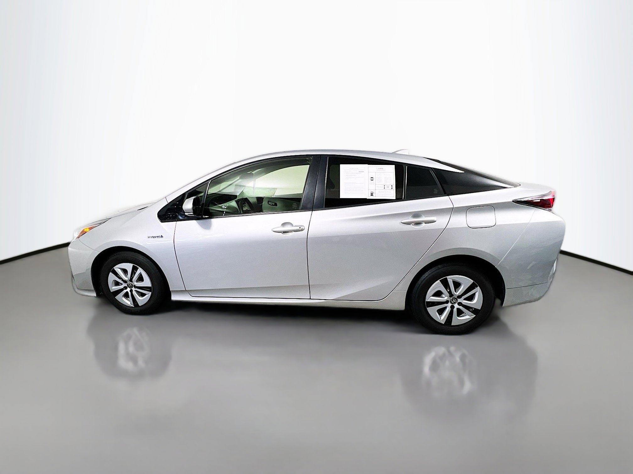 Used 2018 Toyota Prius Four image 9