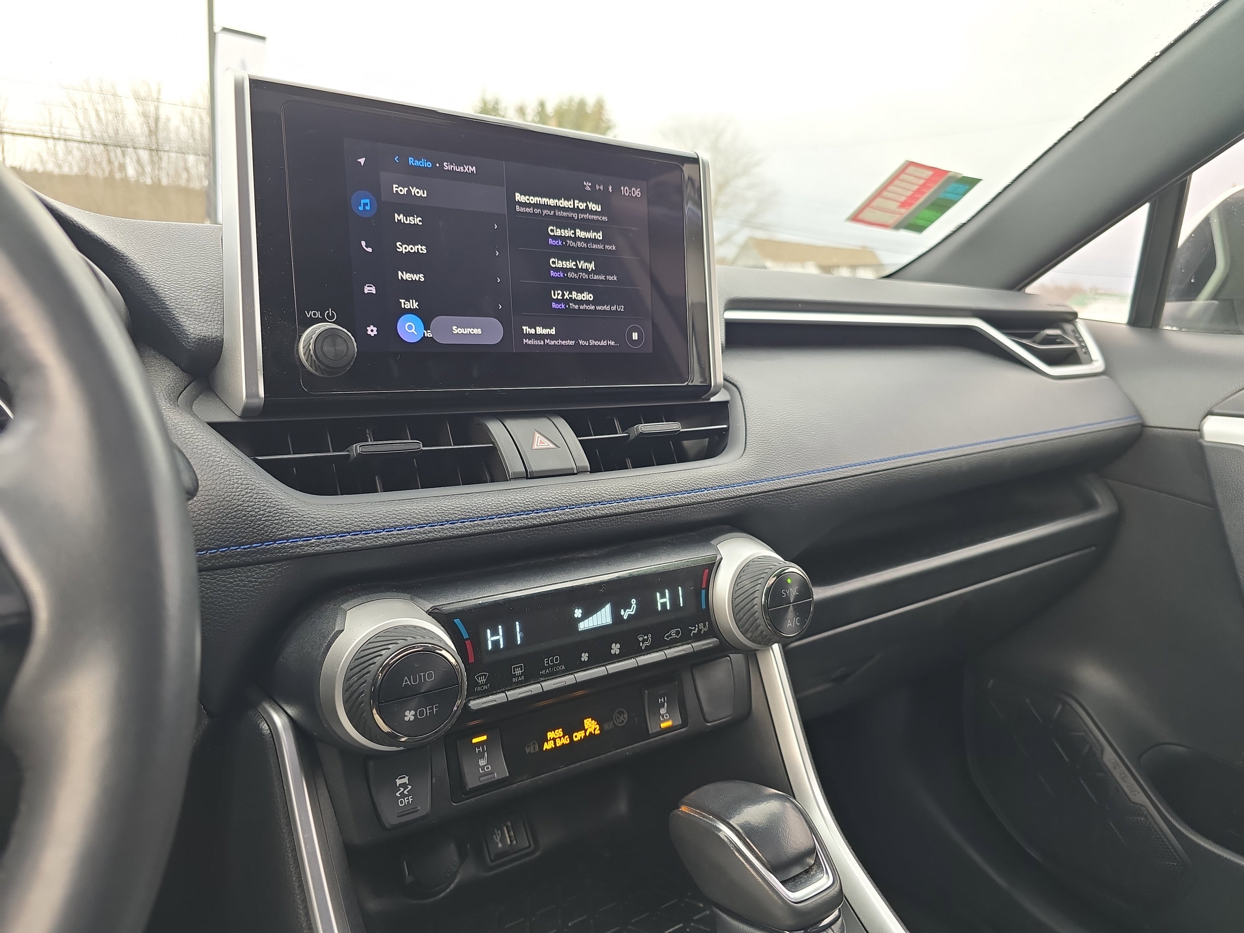 Used 2023 Toyota RAV4 SE image 24