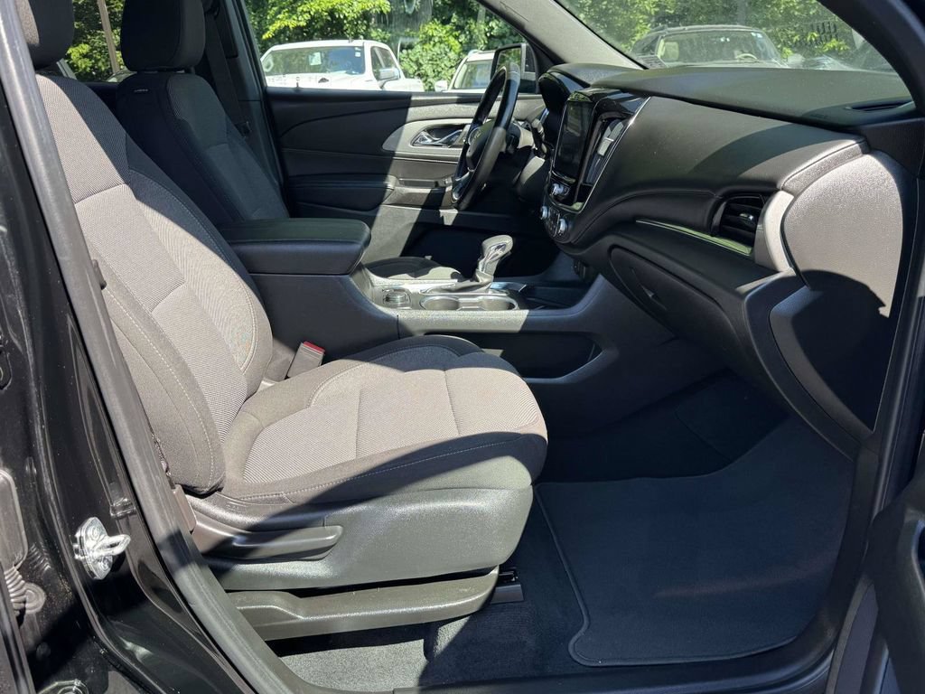 Used 2023 Chevrolet Traverse LT AWD/4WD image 15