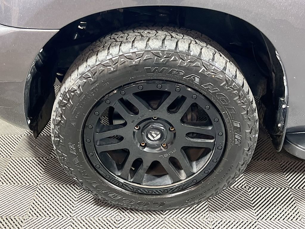 Used 2015 Toyota Sequoia Platinum image 28