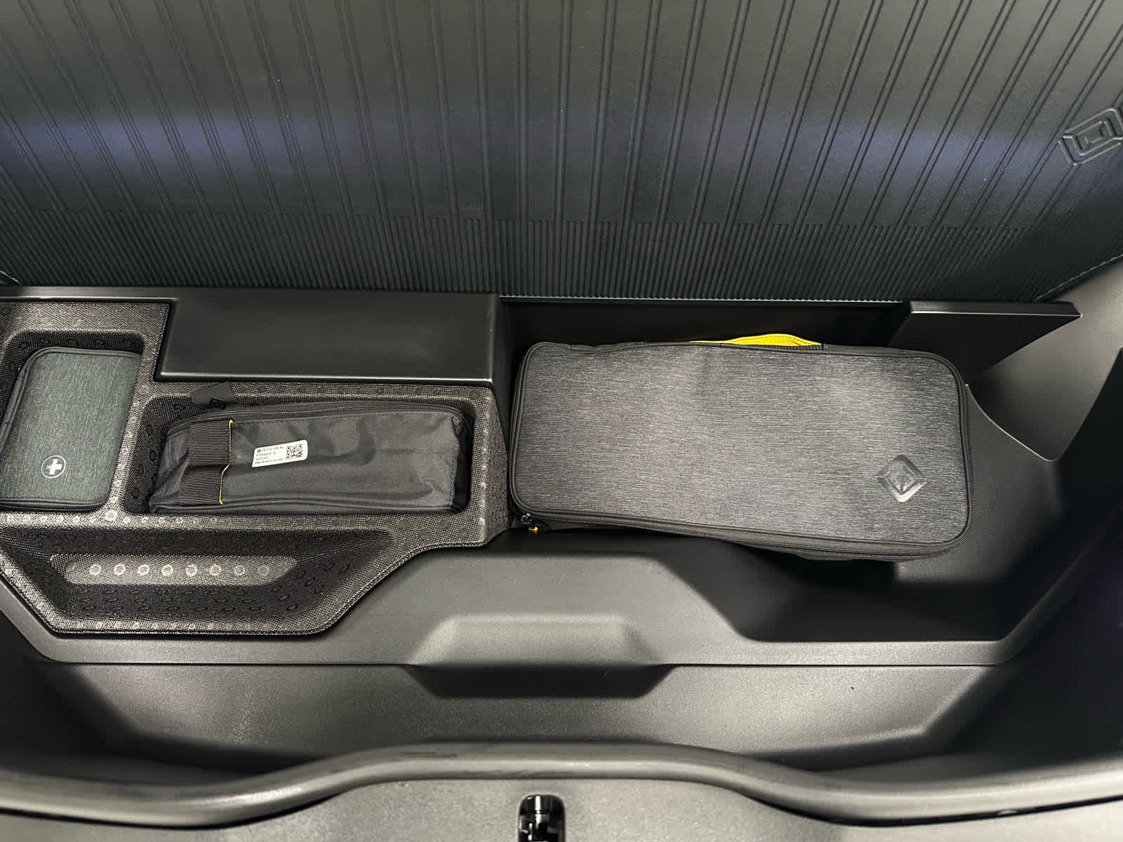 Used 2026 Rivian R1S Premium image 42